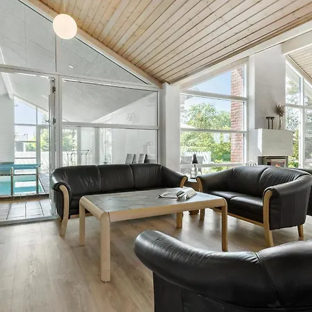 Σπίτι διακοπών Pet Friendly In With Indoor Swimming Pool